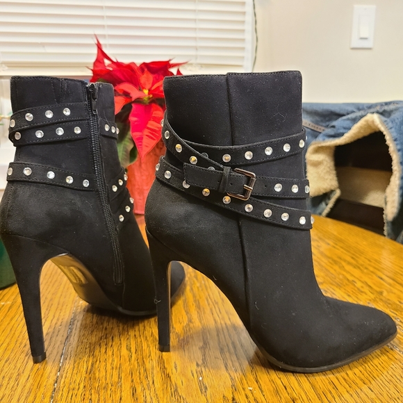 Le Chateau Booties w Crystal Detail - Picture 5 of 6